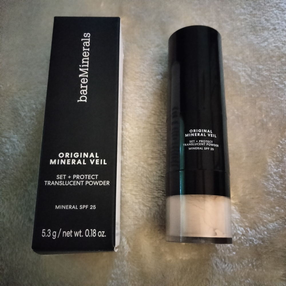 bareMinerals Black and White Mineral Veil Setting Powder